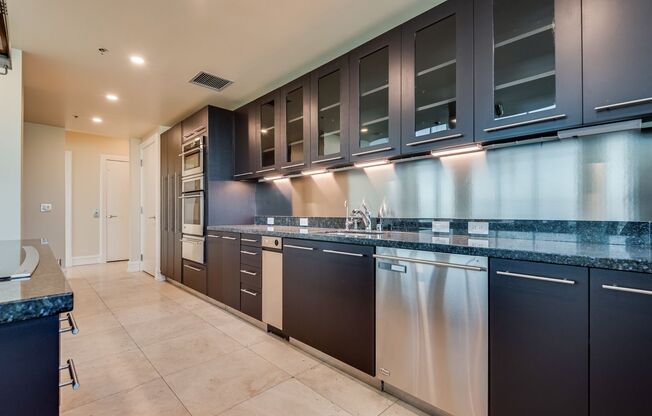 3 beds, 5 baths, $18,975, Unit # 4305