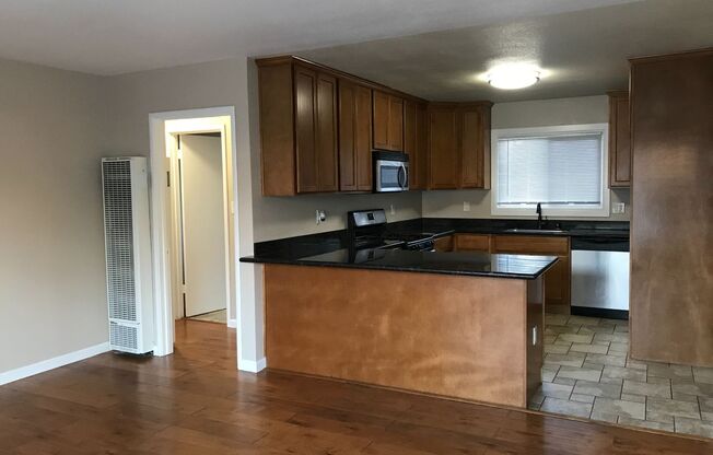 2 beds, 1 bath, $2,700