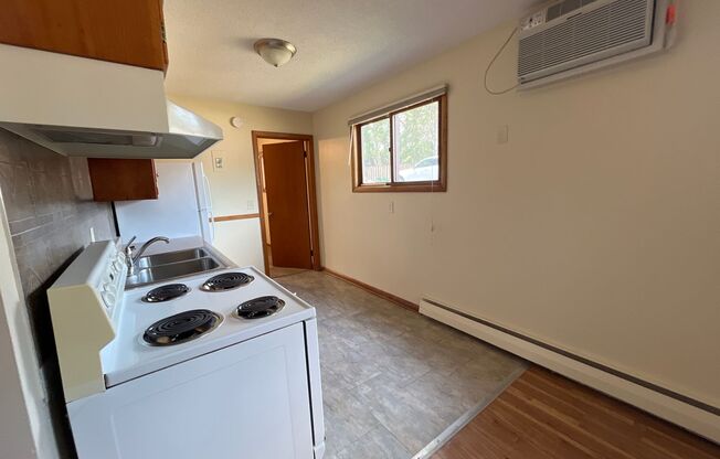 1 bed, 1 bath, $975, Unit Unit 4