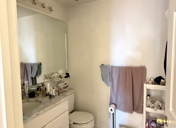 2 beds, 1.5 baths, 850 sqft, $3,500, Unit 810