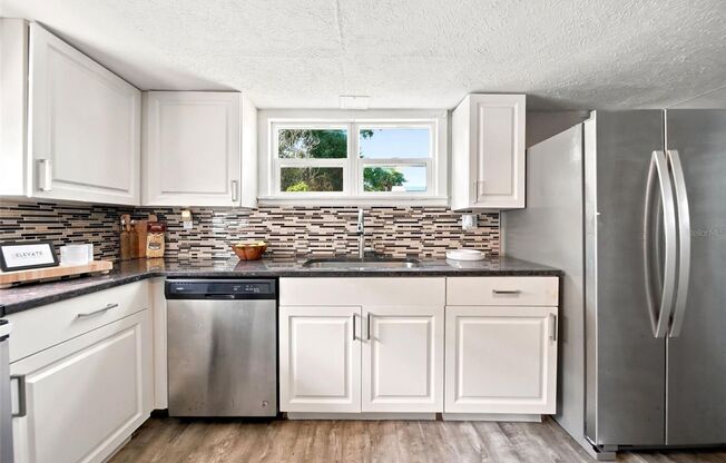 2 beds, 1 bath, $1,395