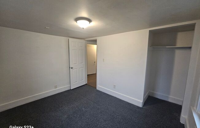 2 beds, 1 bath, $900, Unit 2085 SW 20th St Upstairs