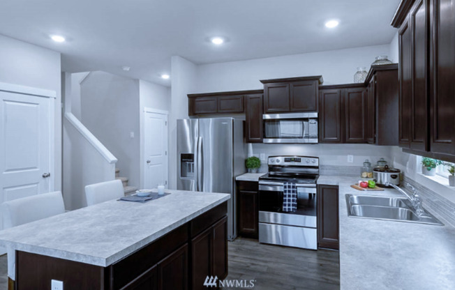 Bremerton Townhouse in Illahee Springs for RENT!