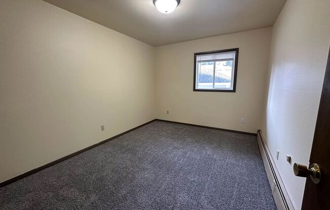 2 beds, 1 bath, 750 sqft, $825, Unit #6