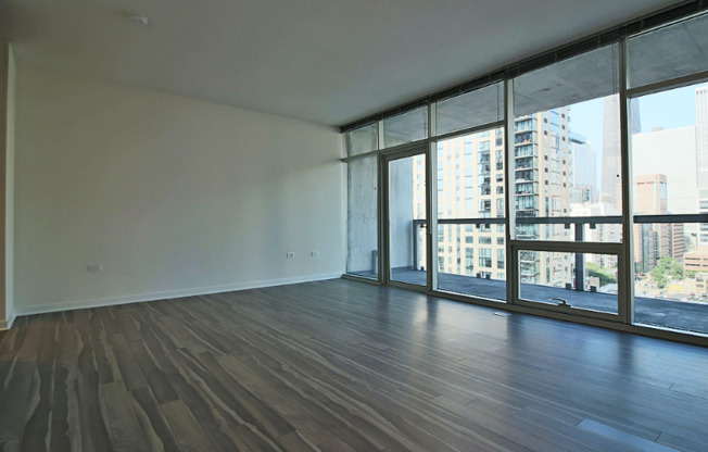125 W CHICAGO