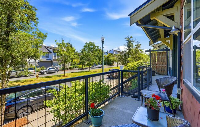 Spacious 2BR/2.5BA Harbour Pointe Townhome with Garage