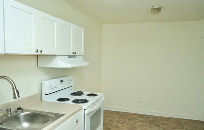 1 bed, 1 bath, $1,200, Unit Apt #13