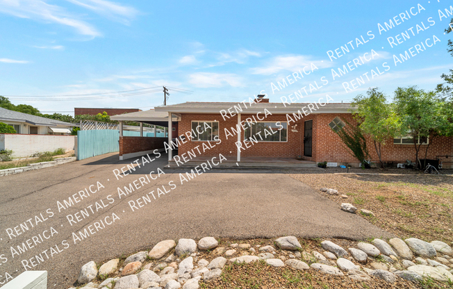 2212 E La Mirada St