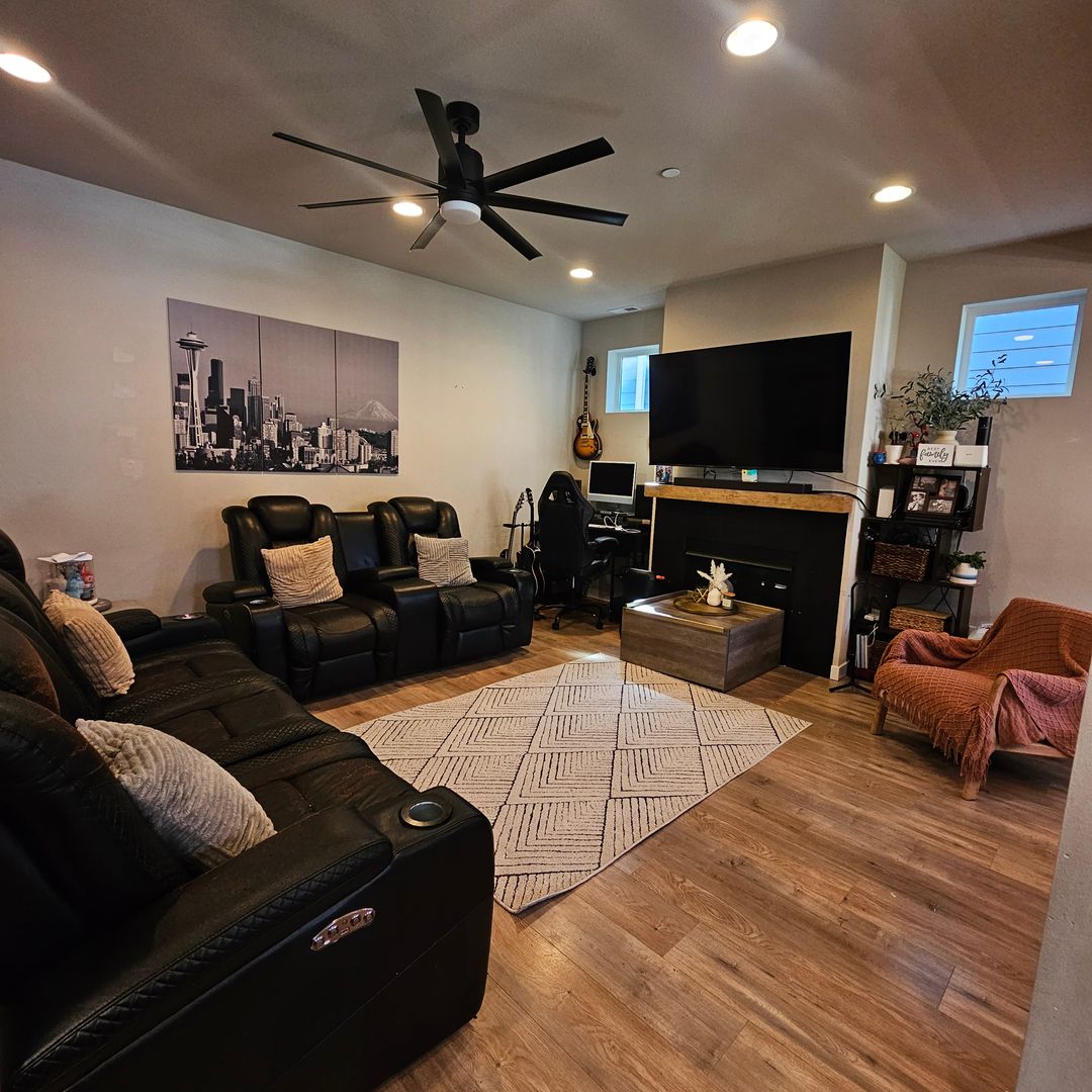 Beautiful 3-Bedroom Home Near Bases & Ferries with Fully Fenced Yard