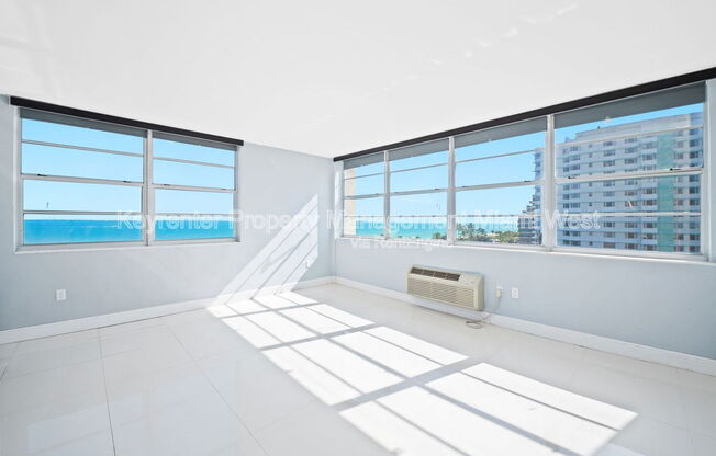 5313 Collins Ave