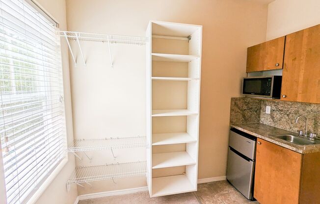 Studio, 1 bath, 137 sqft, $1,045, Unit 5A