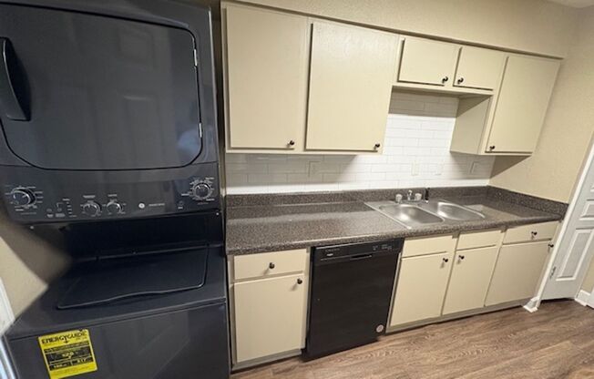 2 beds, 1.5 baths, 807 sqft, $985, Unit 3005-05