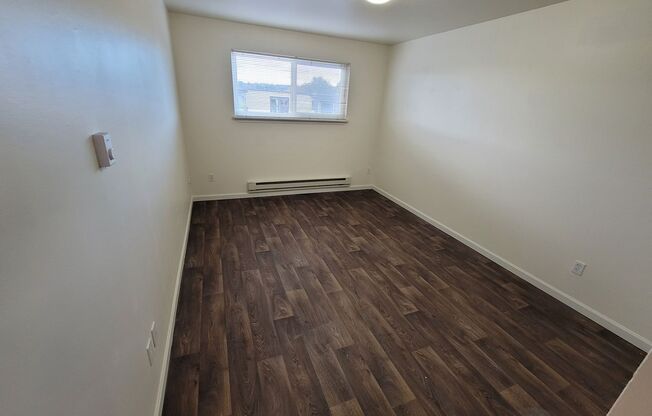2 beds, 1 bath, 820 sqft, $2,995, Unit R-404