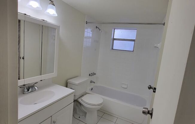 1 bed, 1 bath, 725 sqft, $1,695, Unit V214