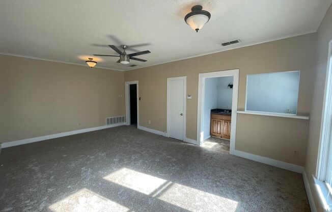 One Bedroom One Bath Duplex in TCU Area