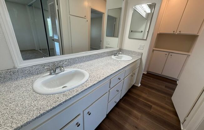2 beds, 1 bath, 910 sqft, $2,525, Unit Q013