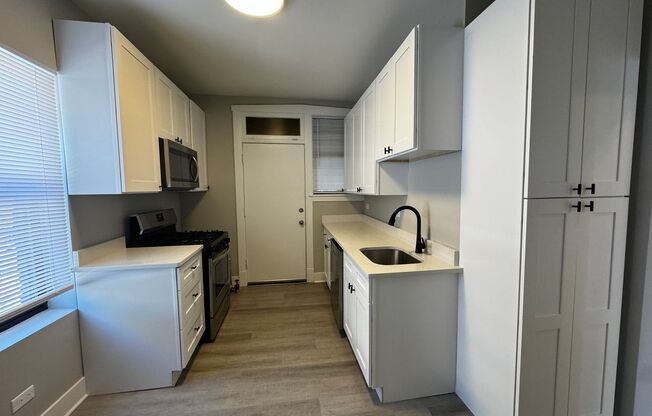 2 beds, 1 bath, $1,575, Unit 2609 -2