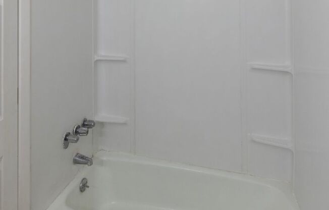 1 bed, 1 bath, 695 sqft, $825, Unit 129