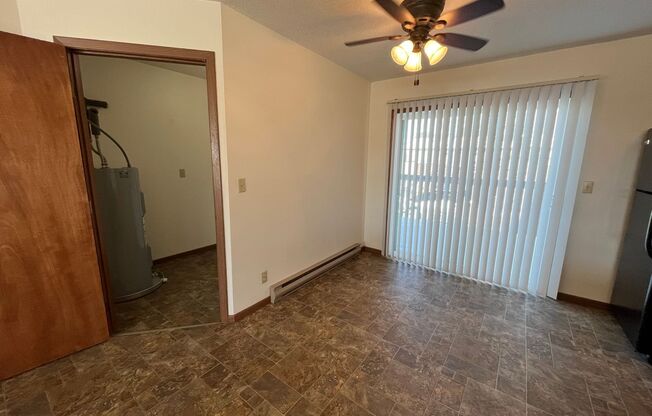 2 beds, 1 bath, 950 sqft, $1,300, Unit C