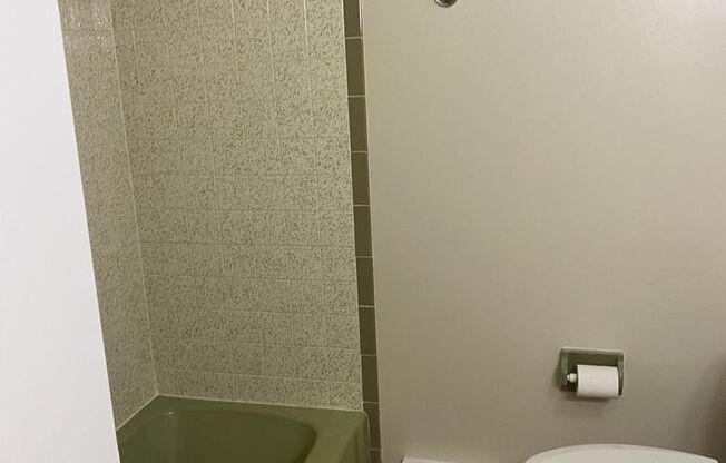 2 beds, 1 bath, $1,625, Unit C04