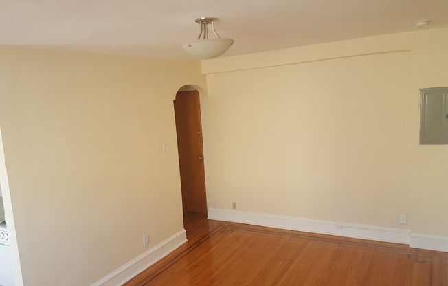 Studio, 1 bath, 275 sqft, $1,035, Unit 4D