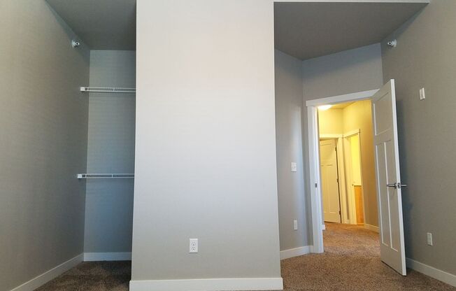 3 beds, 2.5 baths, $2,250, Unit 307