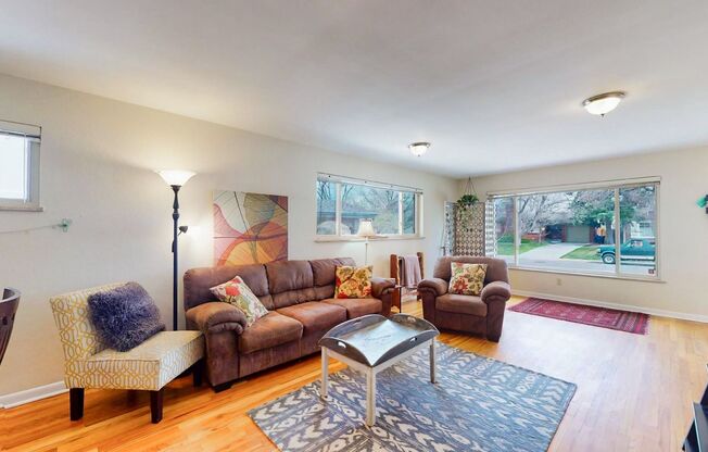 Great Raised Ranch 4 bed/2 bath 2 Car Garage