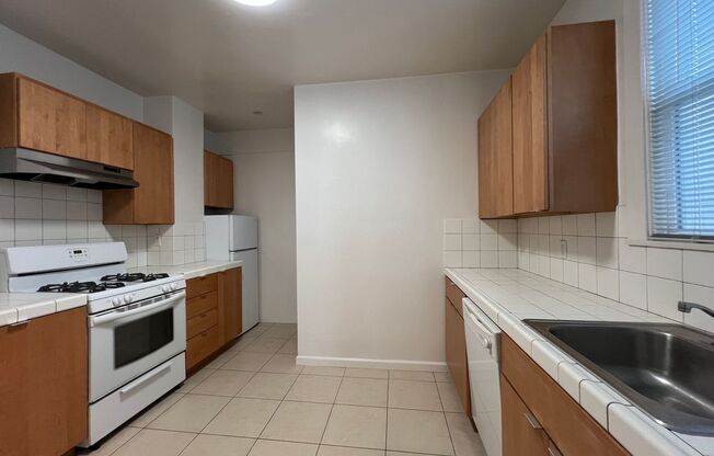 2 beds, 1 bath, $3,600, Unit Unit 3