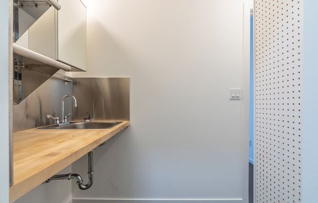 Studio, 1 bath, 192 sqft, $745, Unit 6E