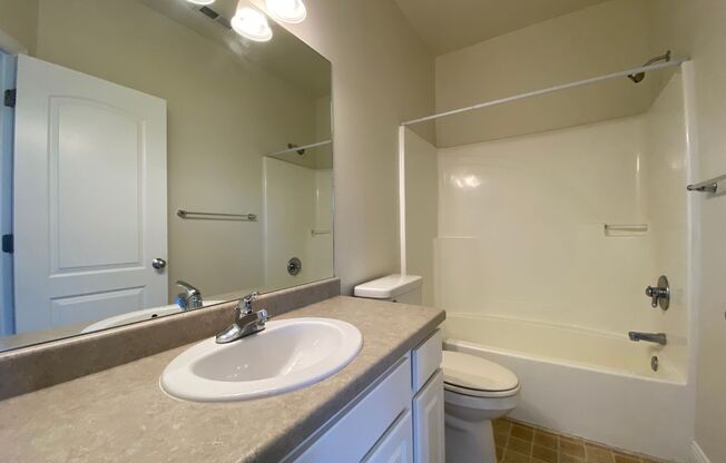 1 bed, 1 bath, 775 sqft, $900, Unit Apt. E