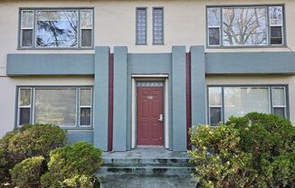 Downstairs one bedroom apartment available in Four-Plex!
