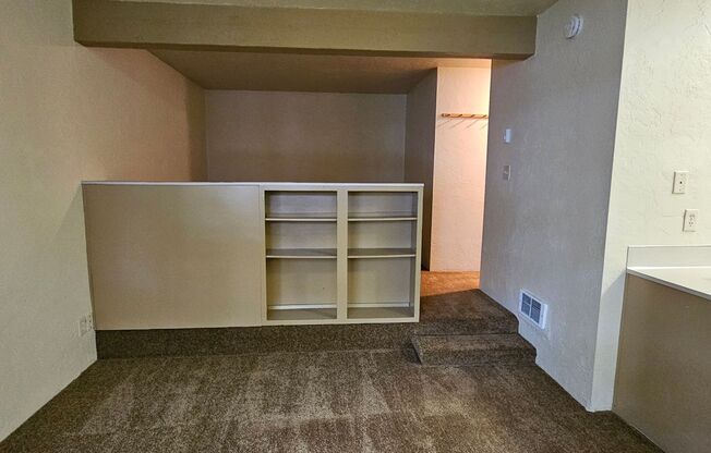 Studio, 1 bath, 350 sqft, $1,095, Unit 08