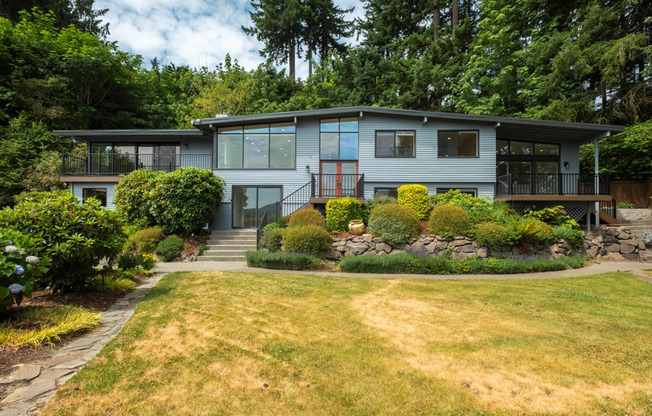Elegant 4 bed home with Lake Sammamish Views! Available Now!