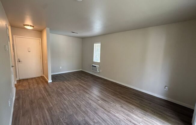 Studio, 1 bath, 360 sqft, $1,425, Unit 51