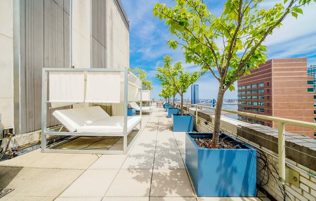 Studio, 1 bath, 625 sqft, $4,200, Unit 525
