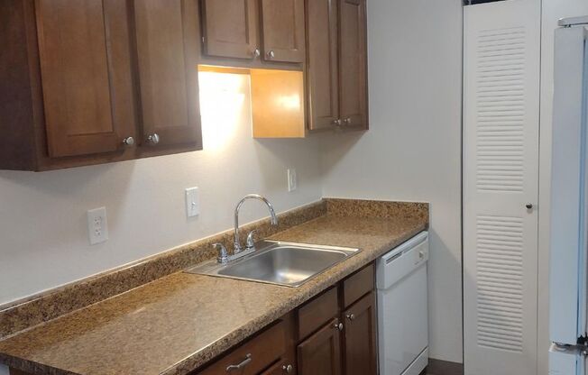1 bed, 1 bath, 592 sqft, $1,350, Unit 004