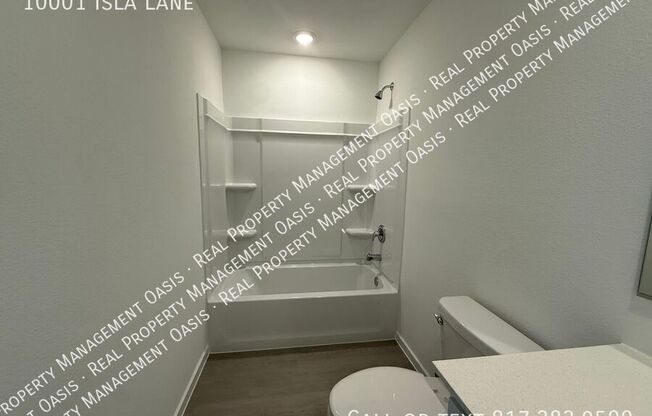 10001 ISLA LN