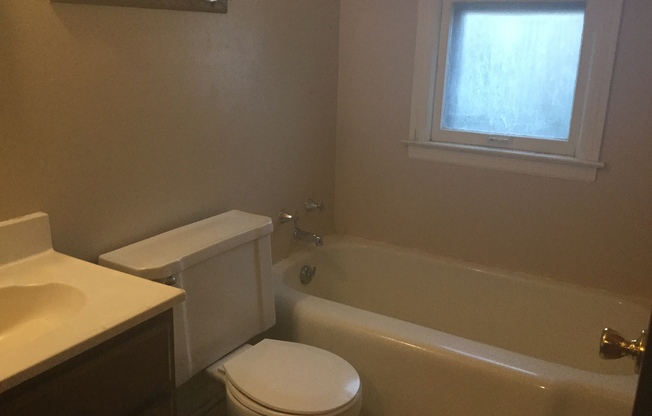 2 beds, 1 bath, $1,195