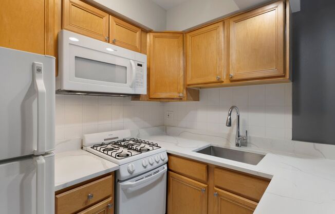 Studio, 1 bath, 275 sqft, $1,350, Unit 241