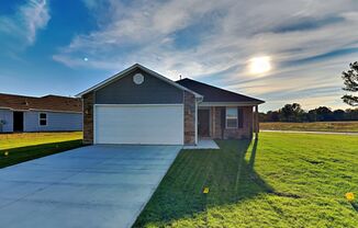 Available now! Beautiful 4 bedroom 2 bath new construction home in Coweta!