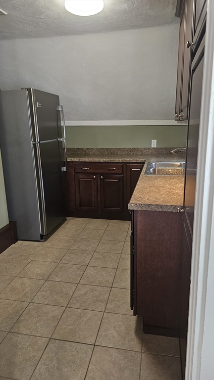 2 beds, 1 bath, 800 sqft, $1,650, Unit 2