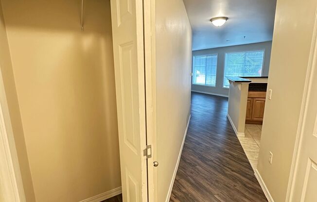 1 bed, 1 bath, 854 sqft, $2,075, Unit 212