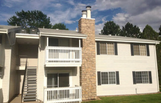 Updated 2 Bed/2 Bath Aurora Condo – Fireplace, Washer/Dryer, Community Perks!