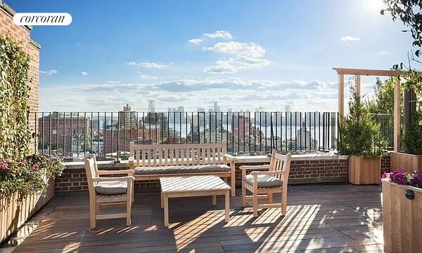 302 W 12 ST