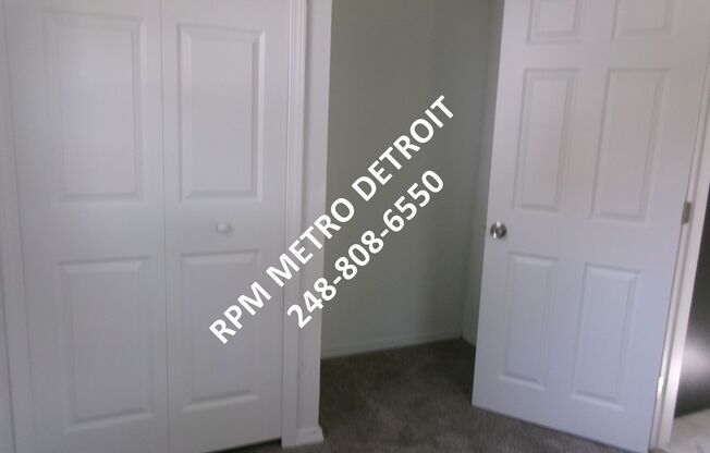 3 beds, 1 bath, $1,595, Unit (OM)