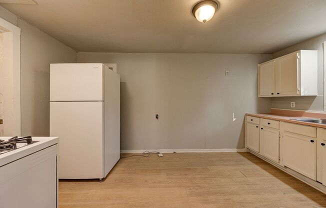 2 beds, 1 bath, $1,050