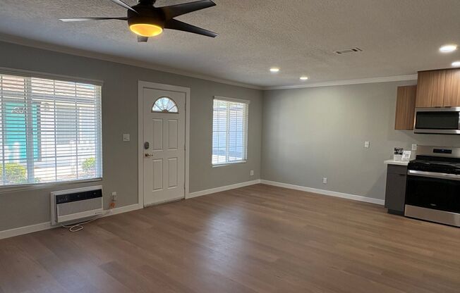 2 beds, 1 bath, 950 sqft, $2,815, Unit 0036