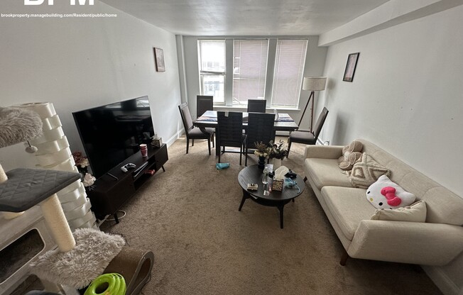 2 beds, 1 bath, $2,850, Unit 2