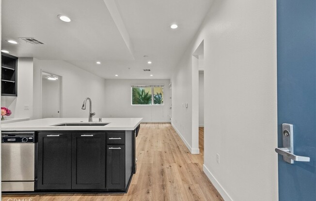 2 beds, 2 baths, 1,050 sqft, $3,250, Unit 206