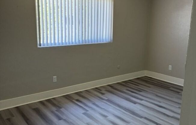 2 beds, 1 bath, 860 sqft, $2,100, Unit 10182D